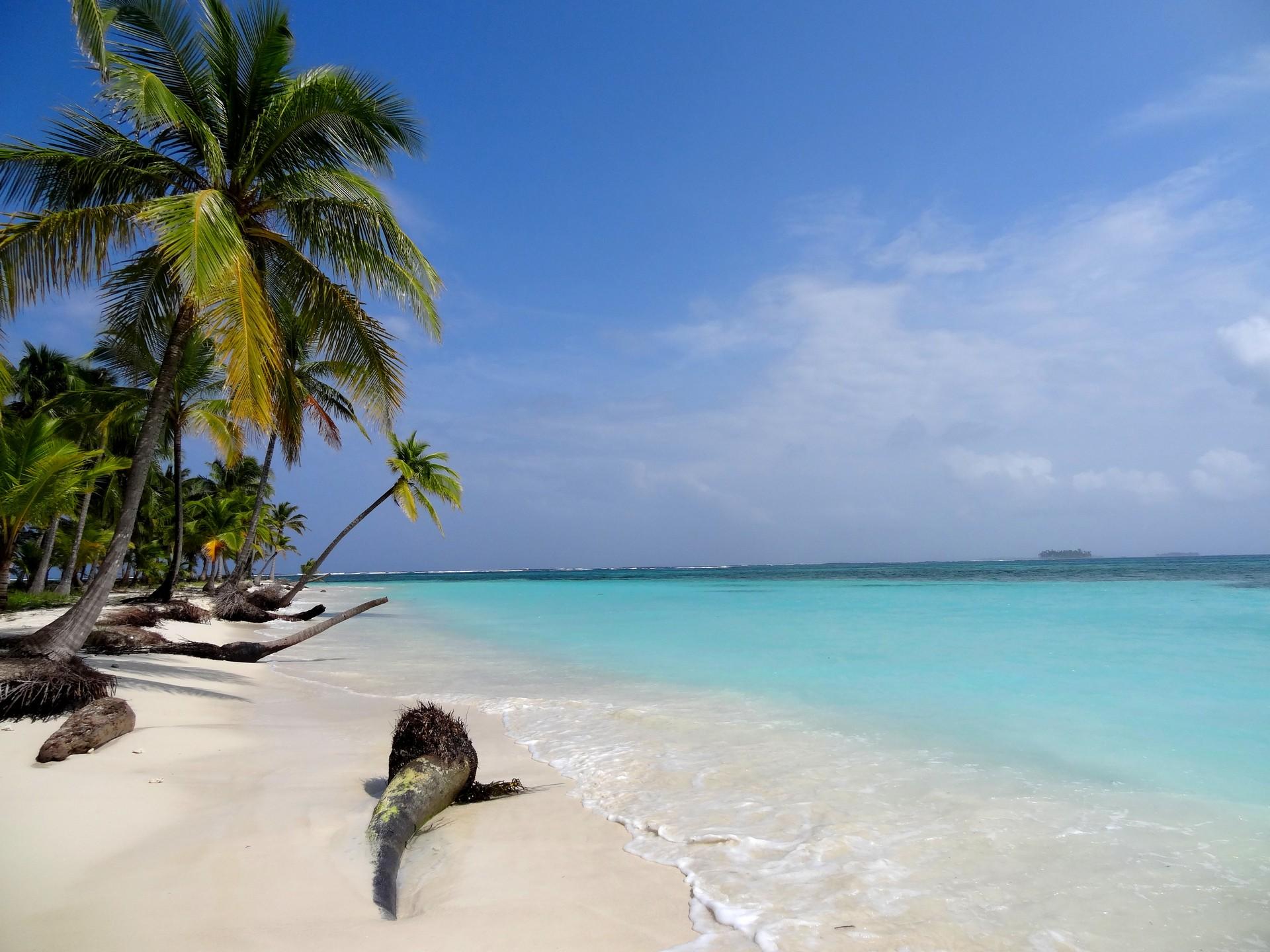 Beach with turquise sea in San Blas in sunny weather with few clouds