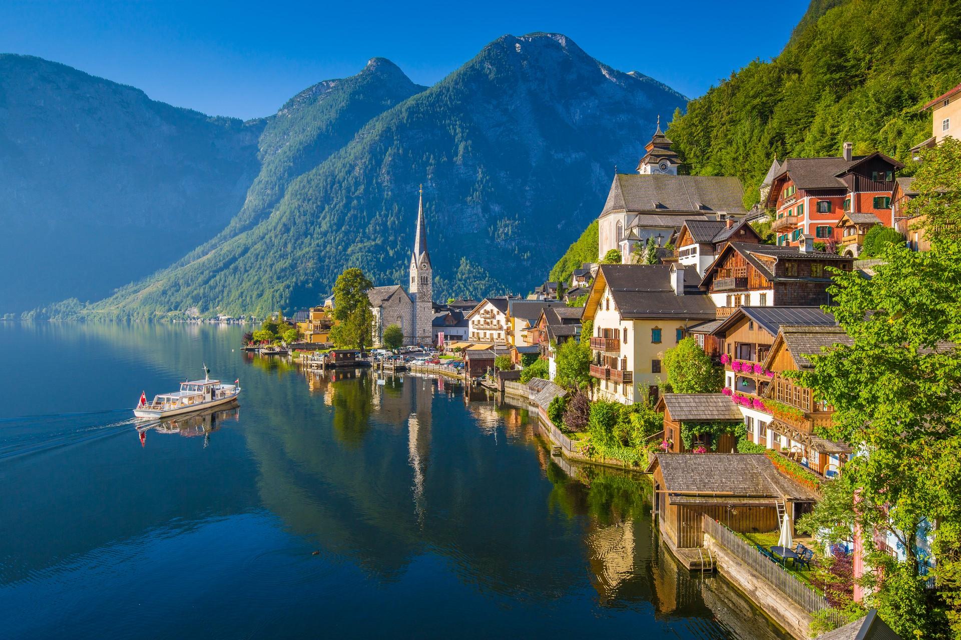 Aerial view of mountain range in Hallstatt on a sunny day