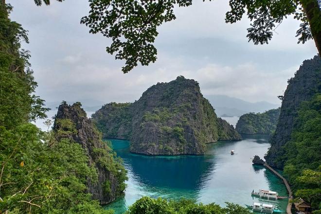 Kayangan Lake in the mountains of Coron, Philippines