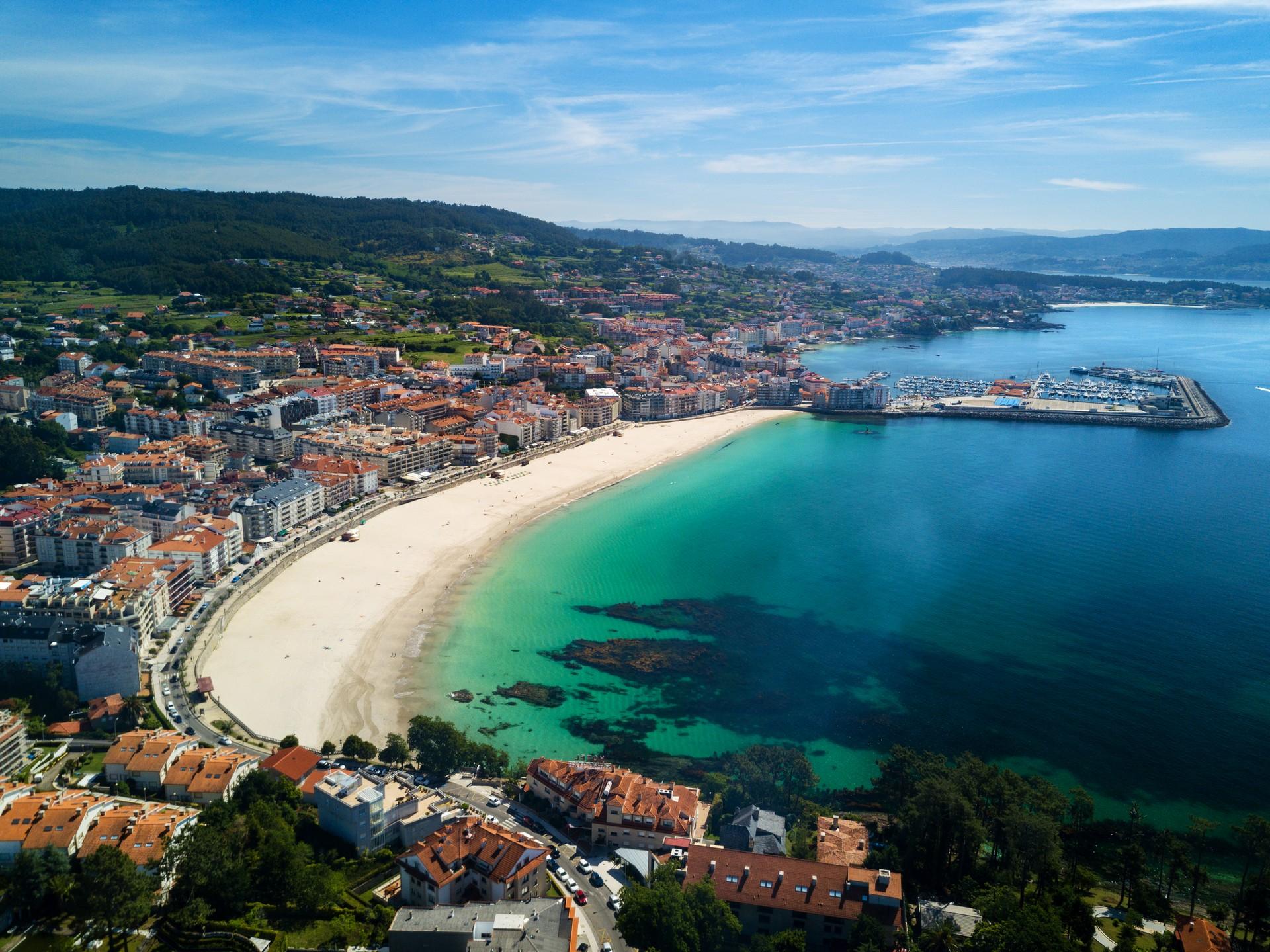 Amazing beach with turquise water in Sanxenxo in partly cloudy weather