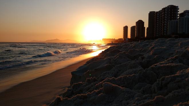 Praia da Barra da Tijuca in Rio de Janeiro at sunset.