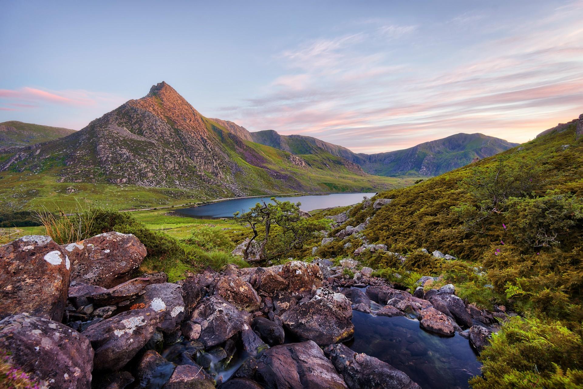 Countryside in Snowdonia in partly cloudy weather