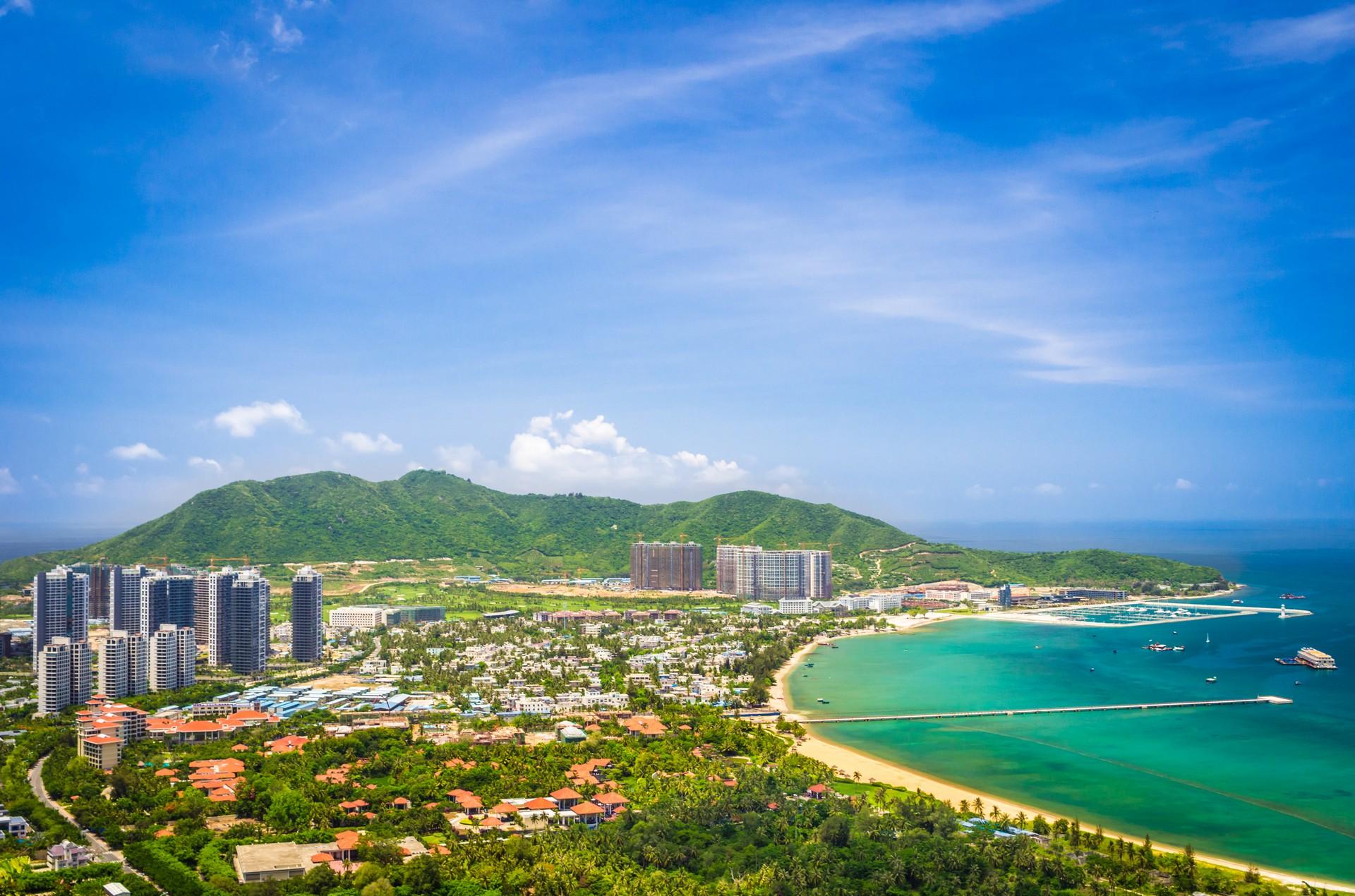 Beach with turquise sea in Sanya in partly cloudy weather