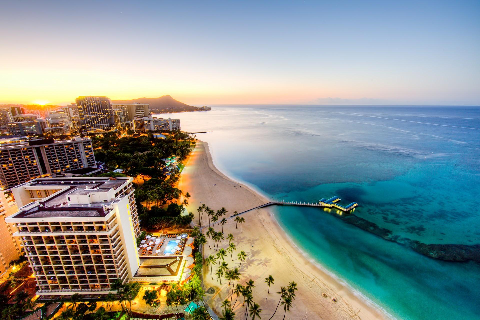 Nice beach by the sea with turquise water in Waikiki at sunset time