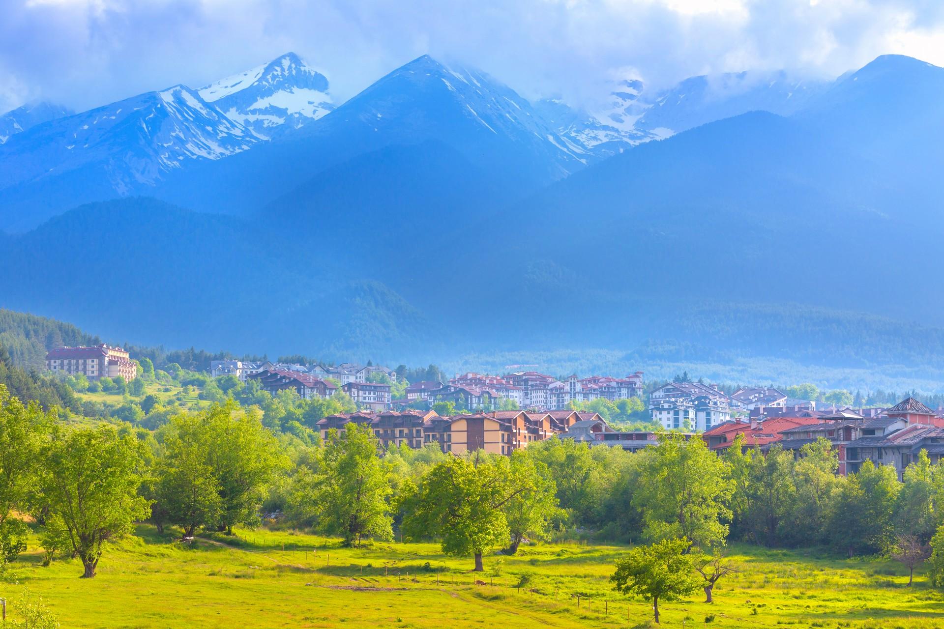 Mountain range in Bansko with cloudy sky