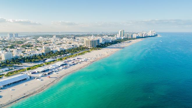 Florida, Miami Beach: view of the famous beach from above.