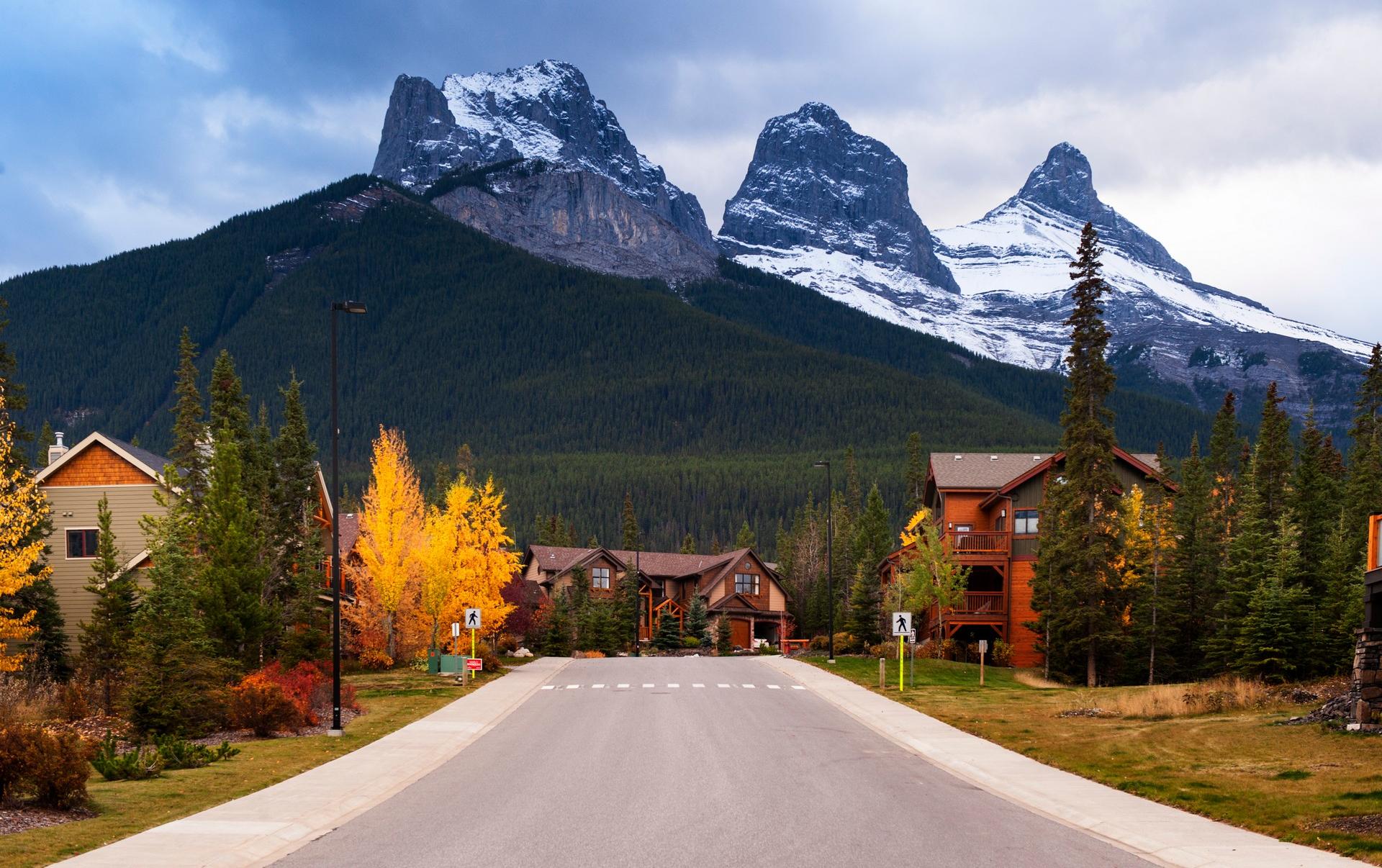 Mountain range in Canmore on a cloudy day