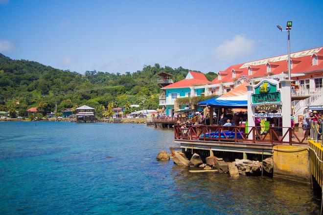 View of restaurants and nature next to sea in Roatán