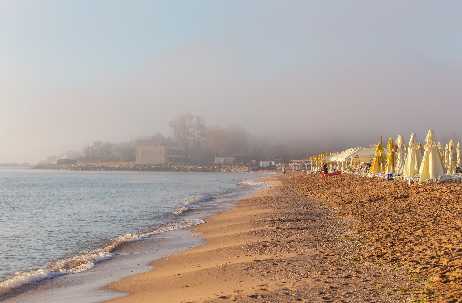 Beach in Mamaia on a day with cloudy weather
