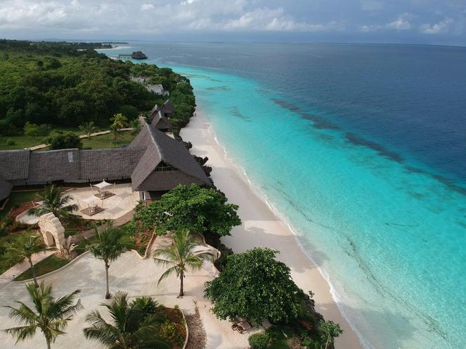 Zanzibar: beach, clear sea and houses from above