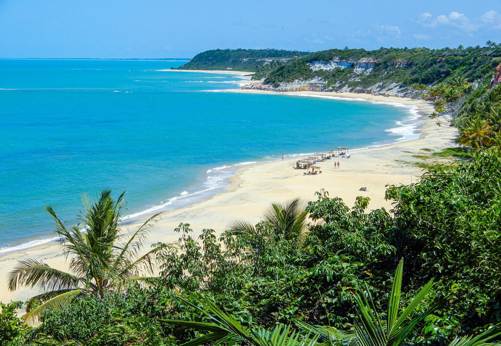 Beach in Porto Seguro in partly cloudy weather