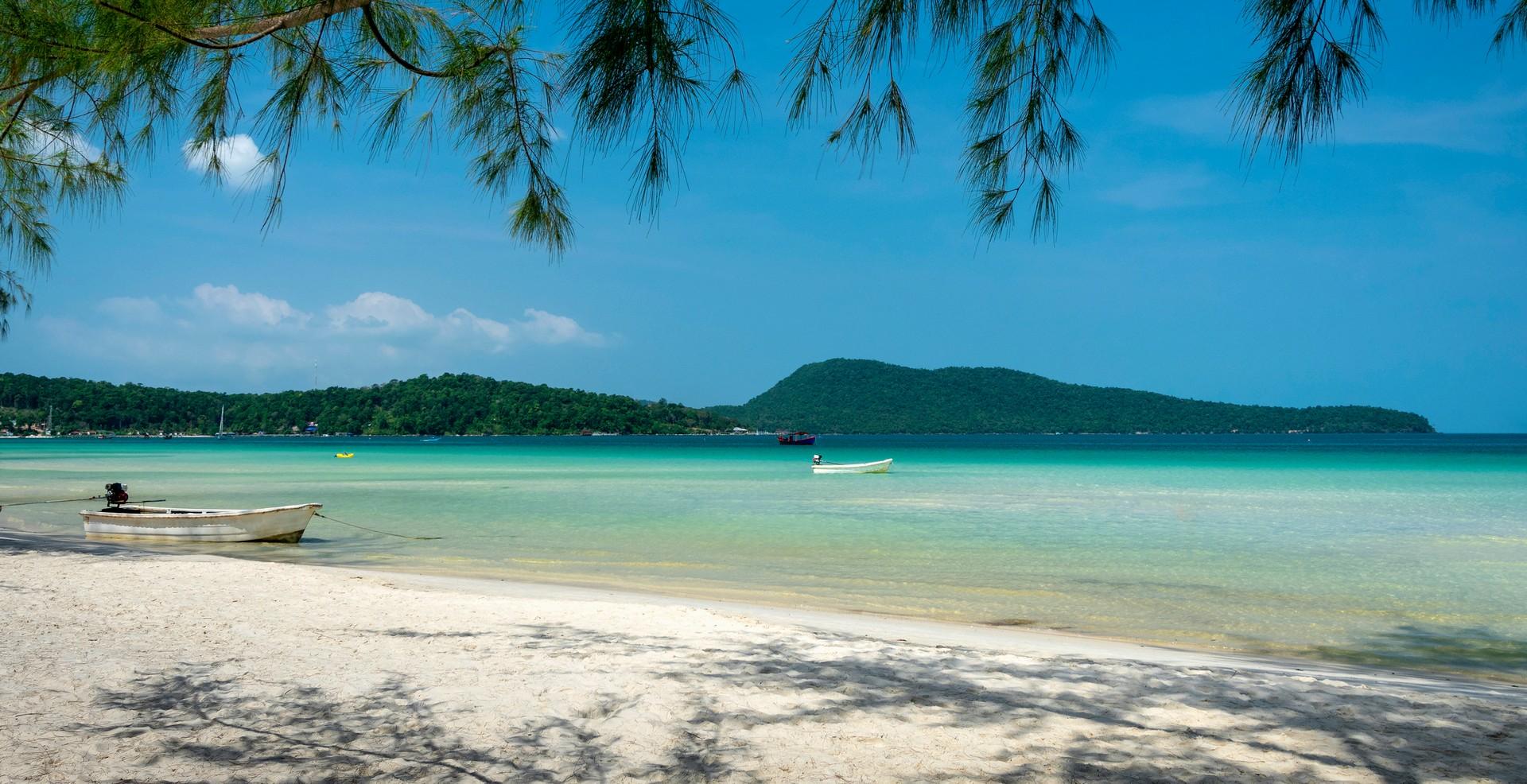 Enjoyable beach with turquise water in Koh Rong on a sunny day with some clouds