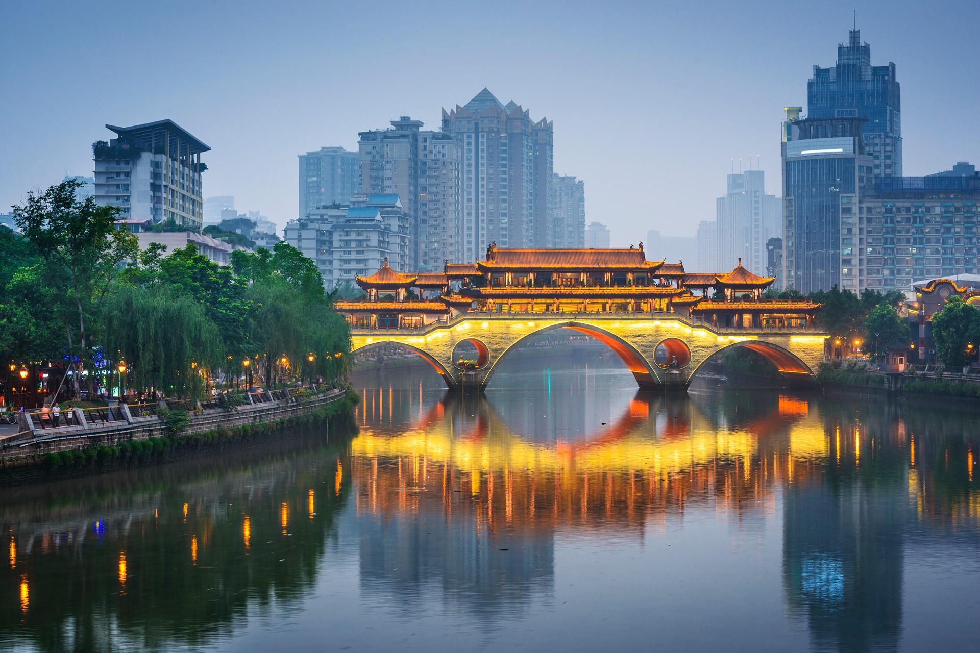Bridge in Chengdu at dawn
