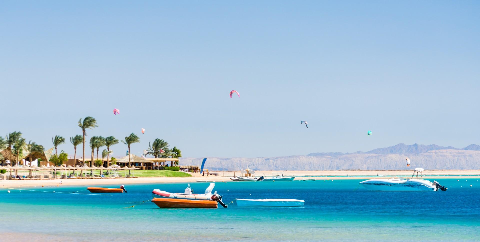 Beach with turquise water in Dahab on a sunny day