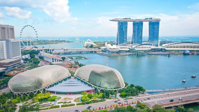 Marina Bay, Singapore: view of modern buildings.