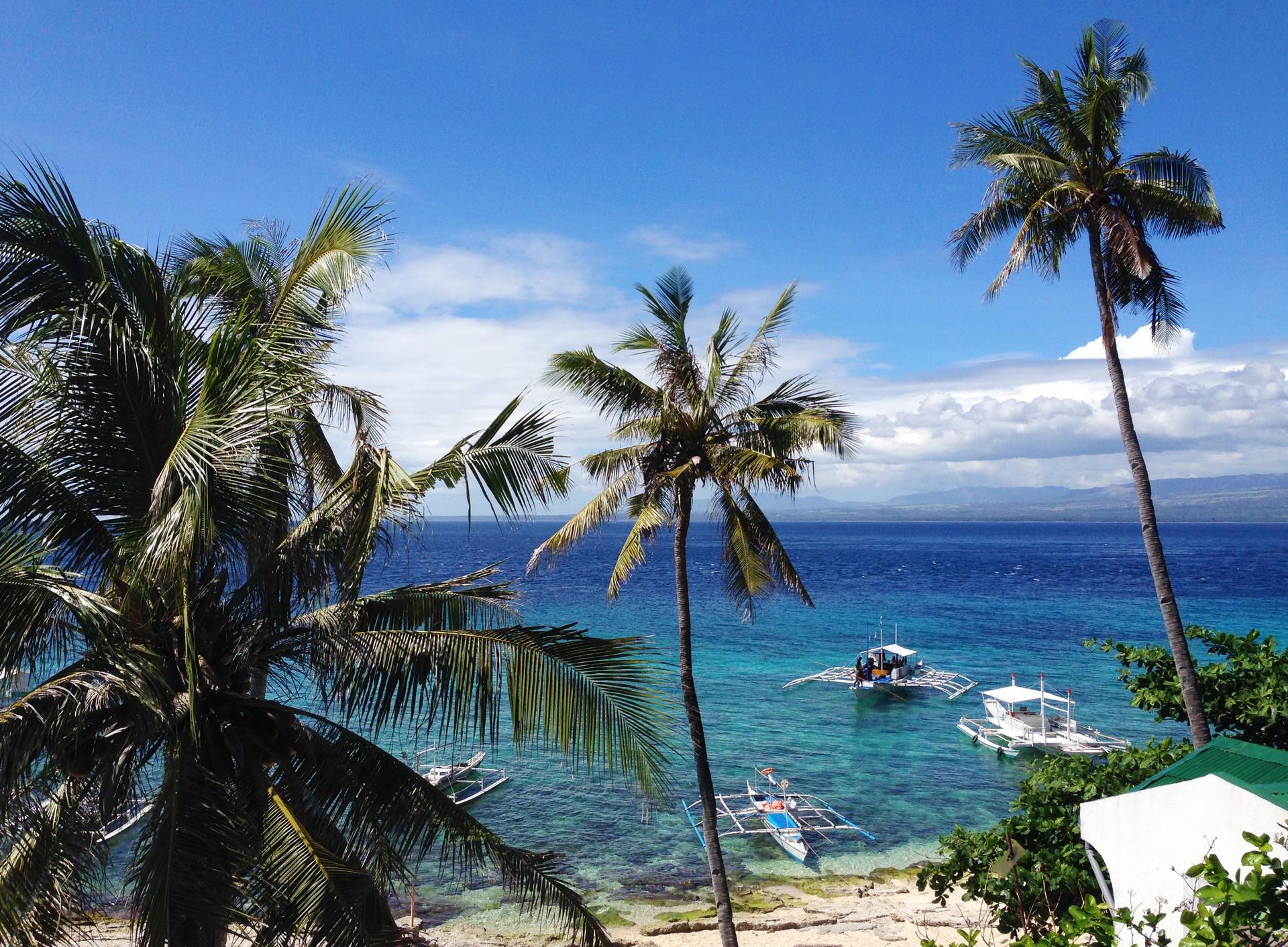 Boat in Dumaguete in partly cloudy weather