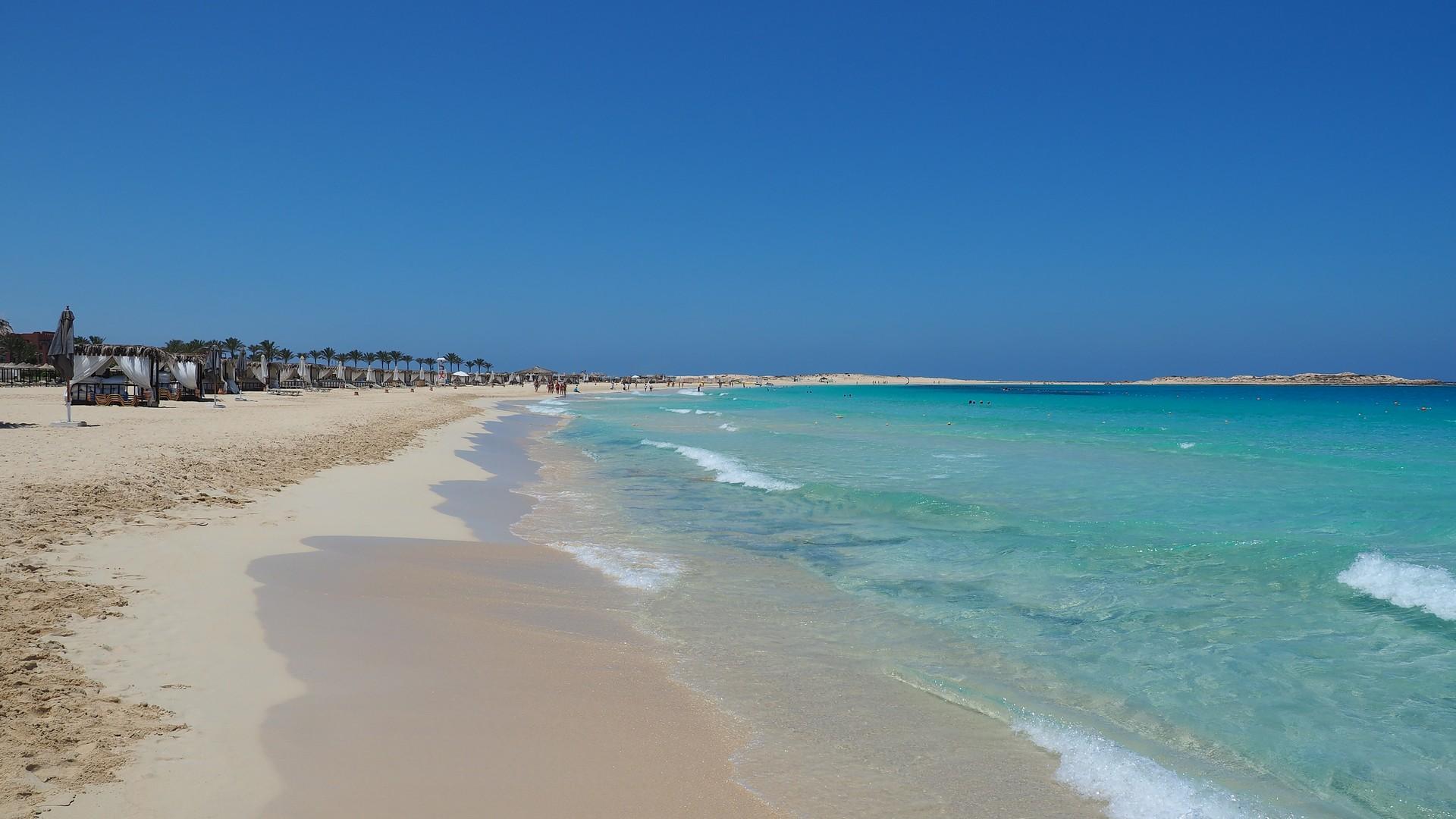 Beach with turquise water in Matruh on a sunny day