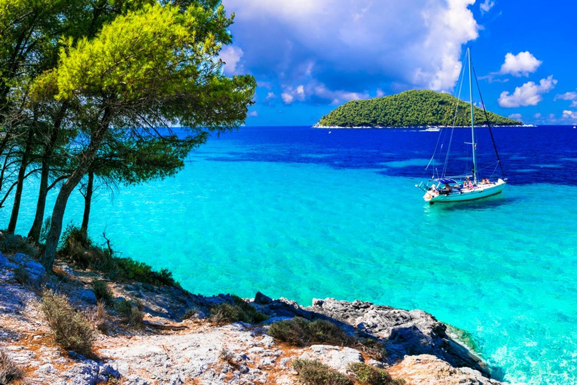 Beach with turquise sea in Skópelos on a sunny day with some clouds