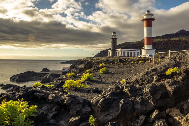 Two lighthouses directly on the waterfront on La Palma.