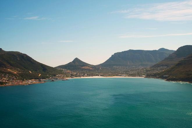 Turqouise Hout Bay and mountains in Cape Town