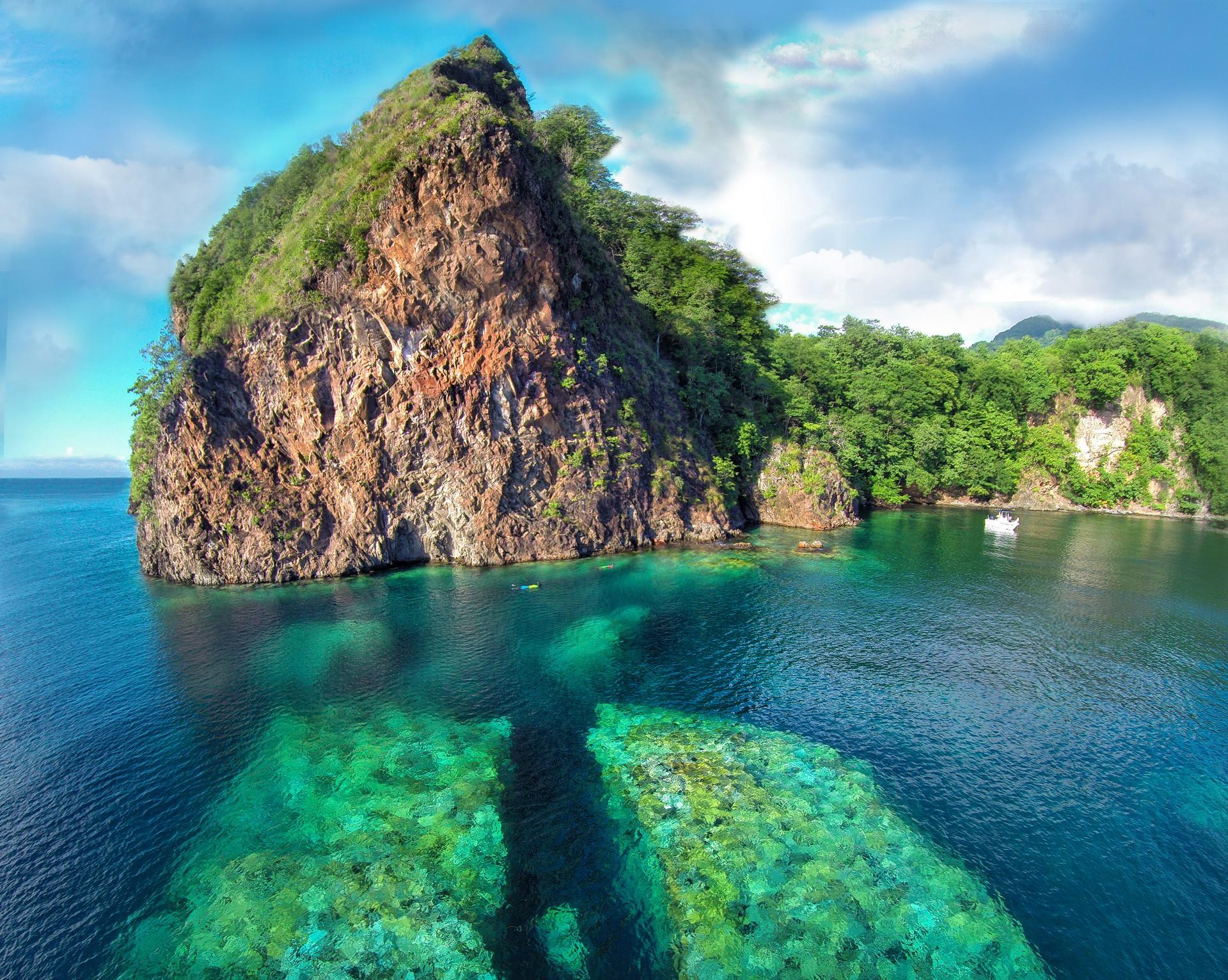 Lake in Dominica in partly cloudy weather