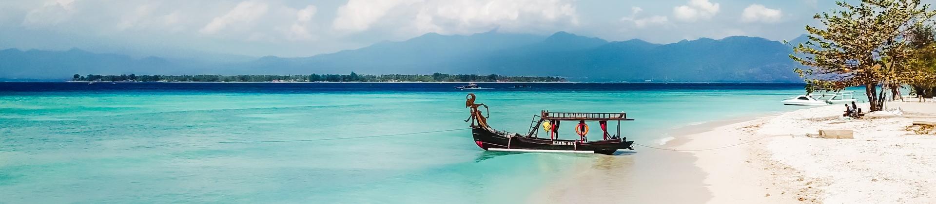 Amazing beach with turquise water in Gili Air in partly cloudy weather