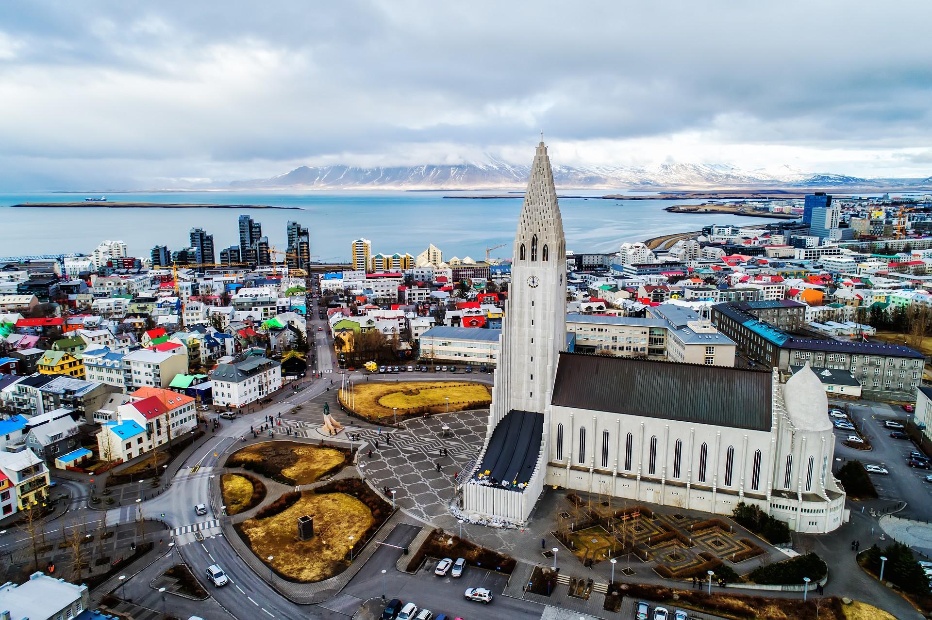 Aerial view of architecture in Reykjavík on a day with cloudy weather