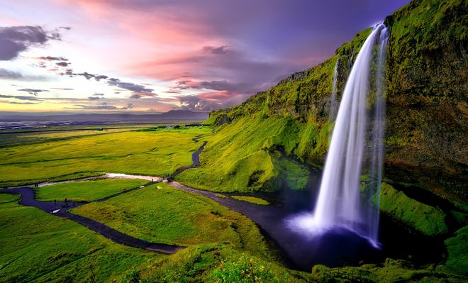 Seljalandsfoss: waterfall in Iceland