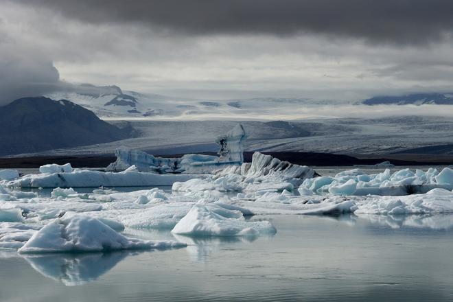 Jökulsárlón Iceland: lake with  ice blocks
