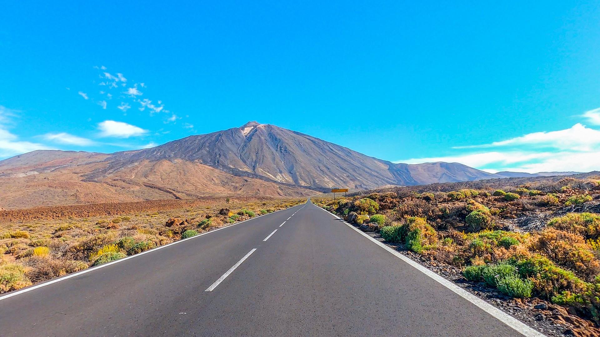 Tenerife: road with a view of the mountain.