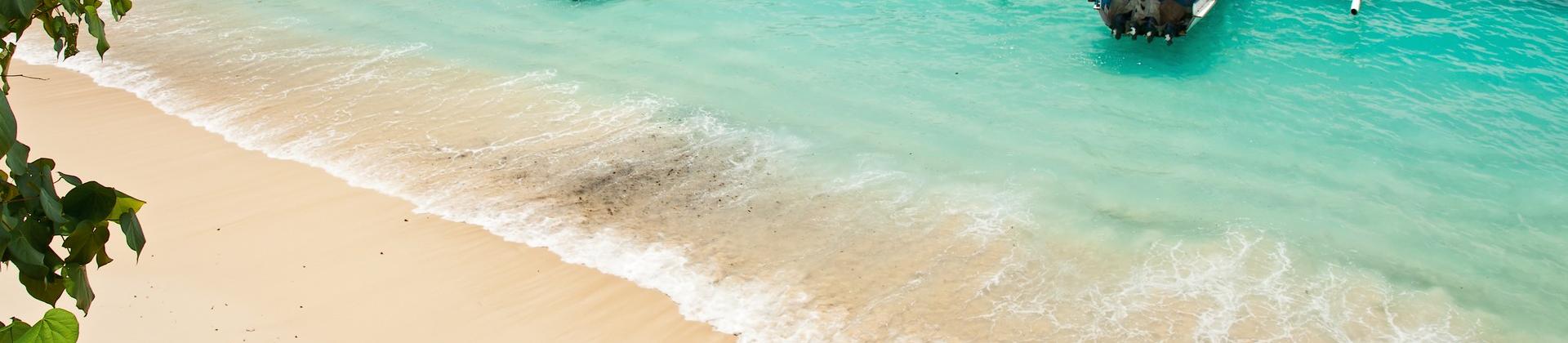 Amazing beach with turquise water in Nusa Lembongan on a day with cloudy weather