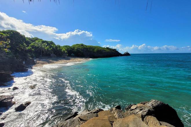 View of Paya Bay in Roatán, Honduras