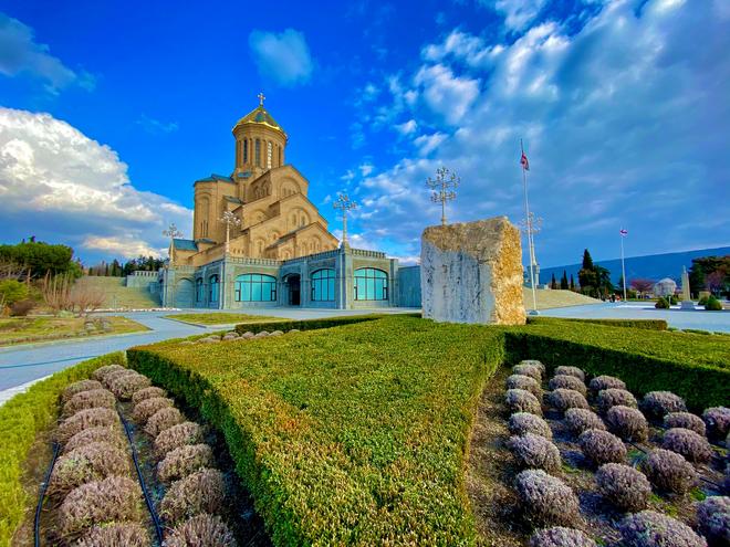 Tbilisi, Georgia: Holy Trinity Cathedral and the adjacent park.