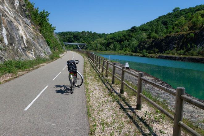 One of the Eurovelo paths and a bicycle next to a river