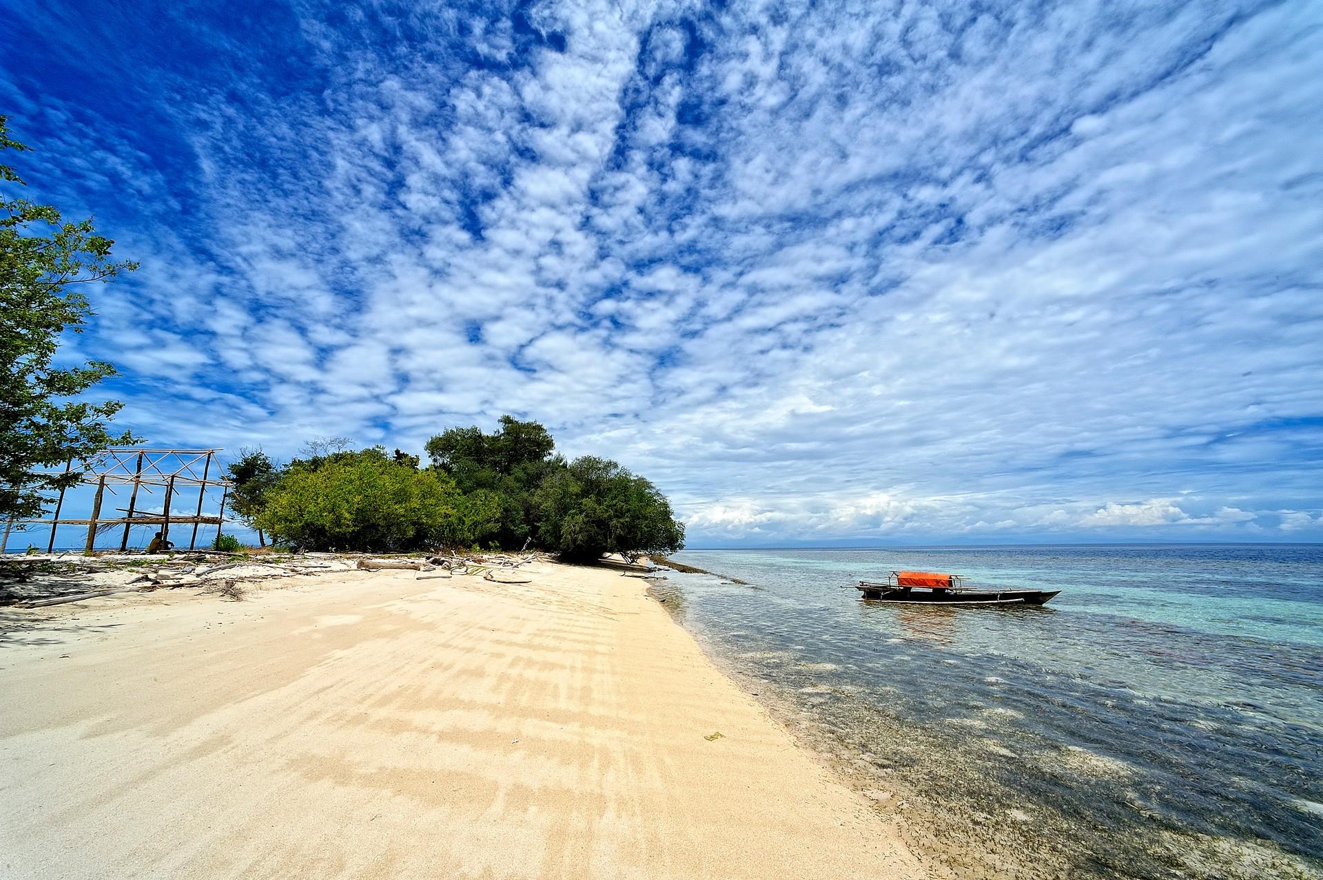 Beach in Sihanoukville in partly cloudy weather