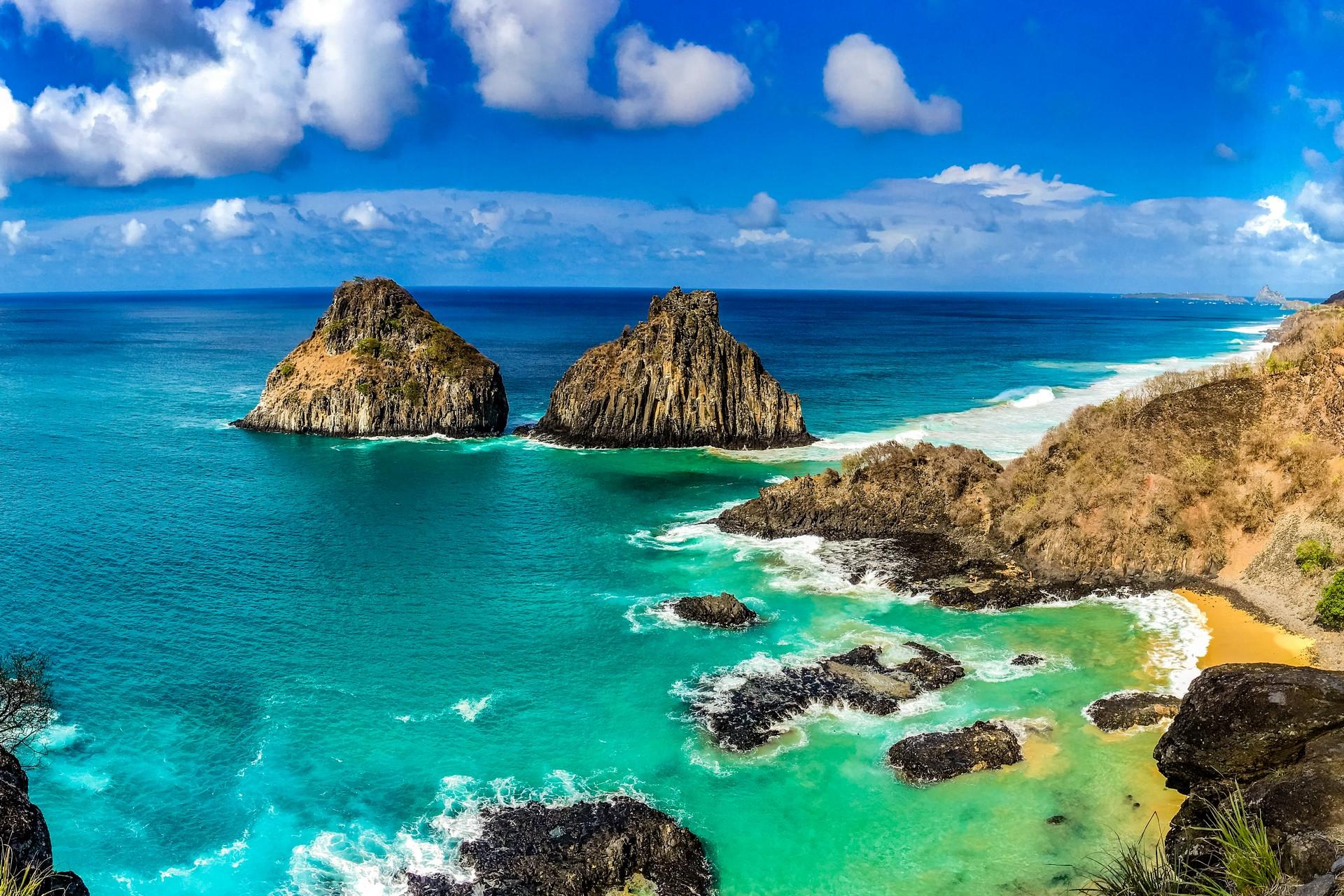 Beach and mountain range in Fernando de Noronha in partly cloudy weather