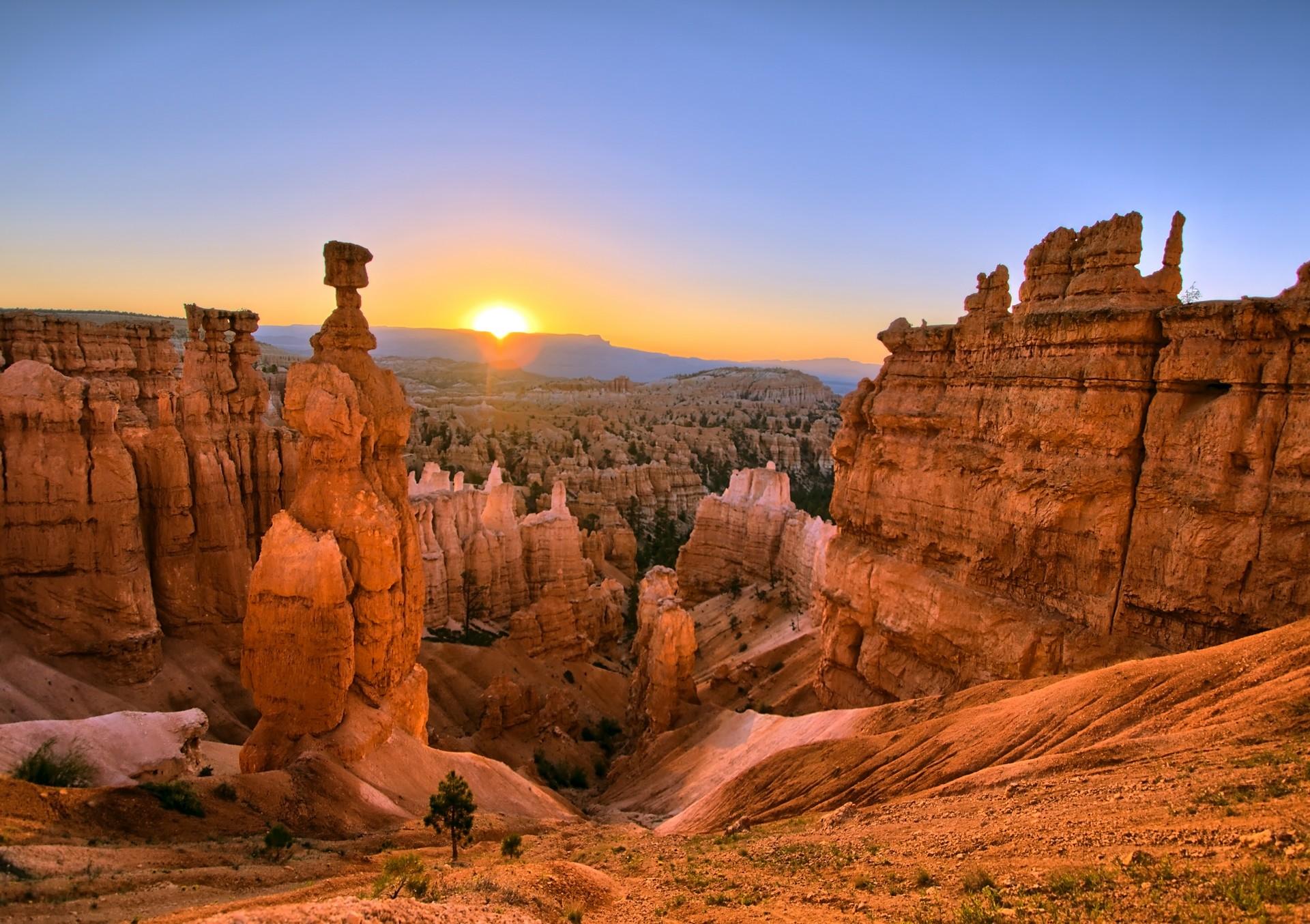 Mountain range in Bryce Canyon at dawn