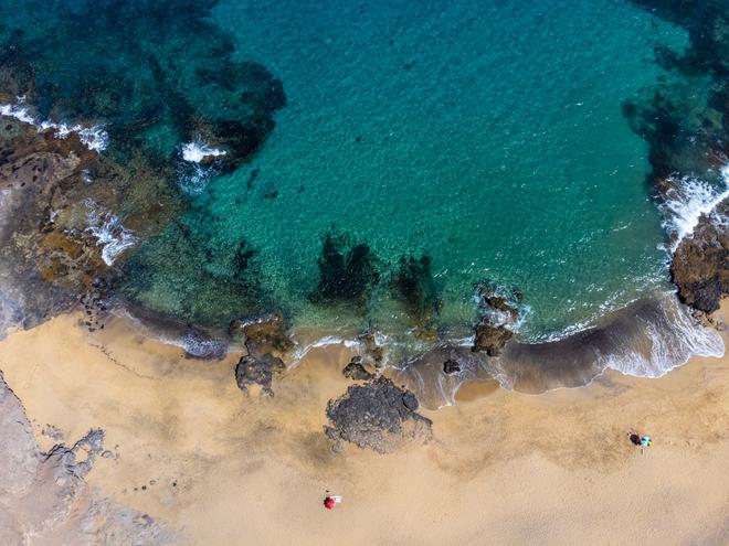 Lanzarote: Papagayo beach from above.