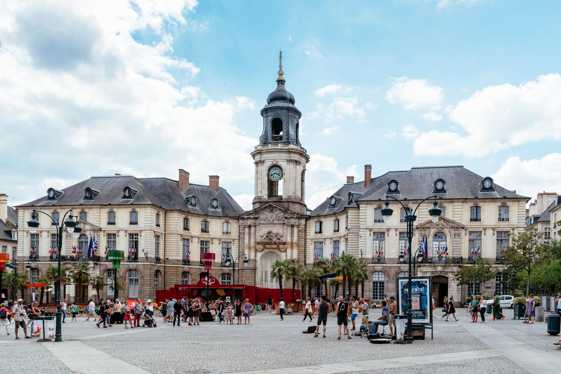 City square in Rennes in partly cloudy weather