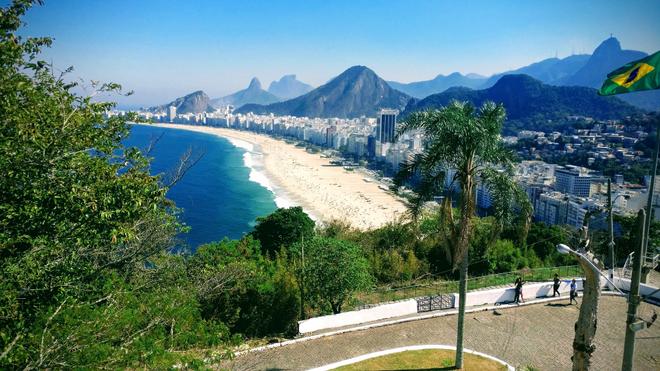 Rio de Janeiro: view of the beach and the city.