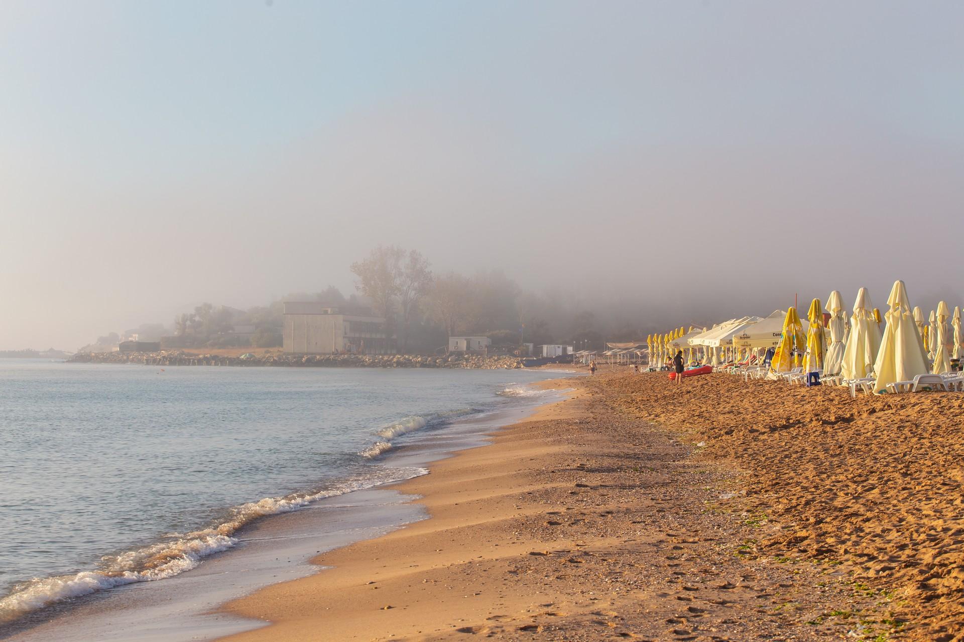 Beach in Mamaia on a day with cloudy weather