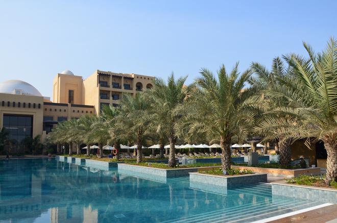 Ras al Khaimah, hotel with palma and pool.