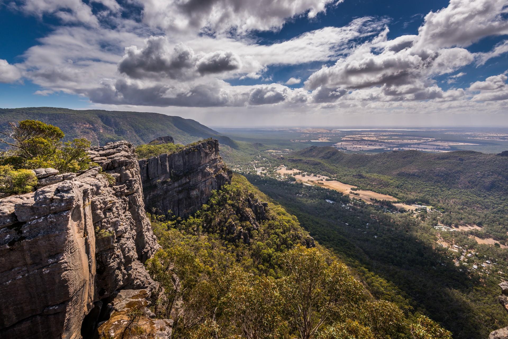 Countryside in Grampians on a day with cloudy weather