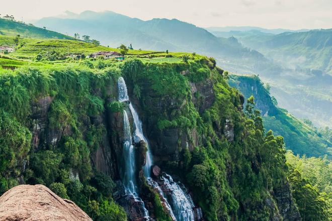 View of a Ella Waterfall surrounded by nature and mountains