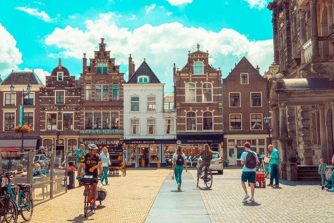 View of a busy marketplace on the Delft square