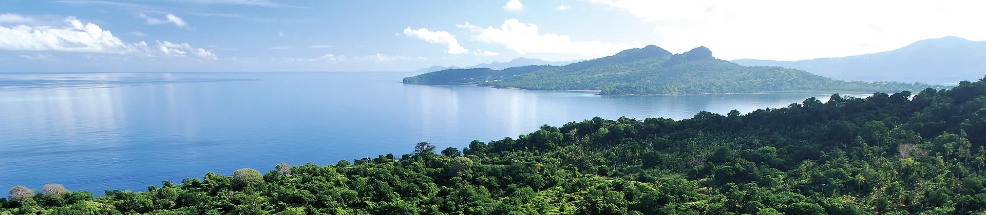 Beach with turquise water in Mayotte on a sunny day with some clouds