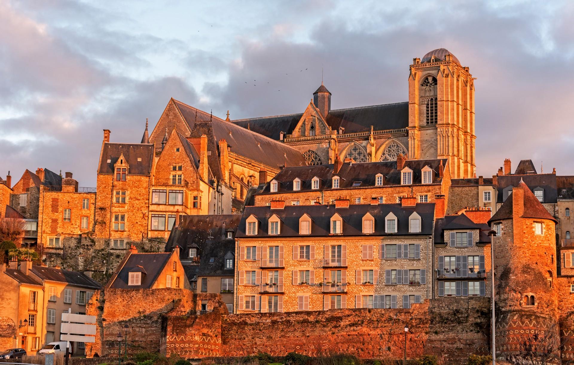 Architecture in Le Mans with cloudy sky