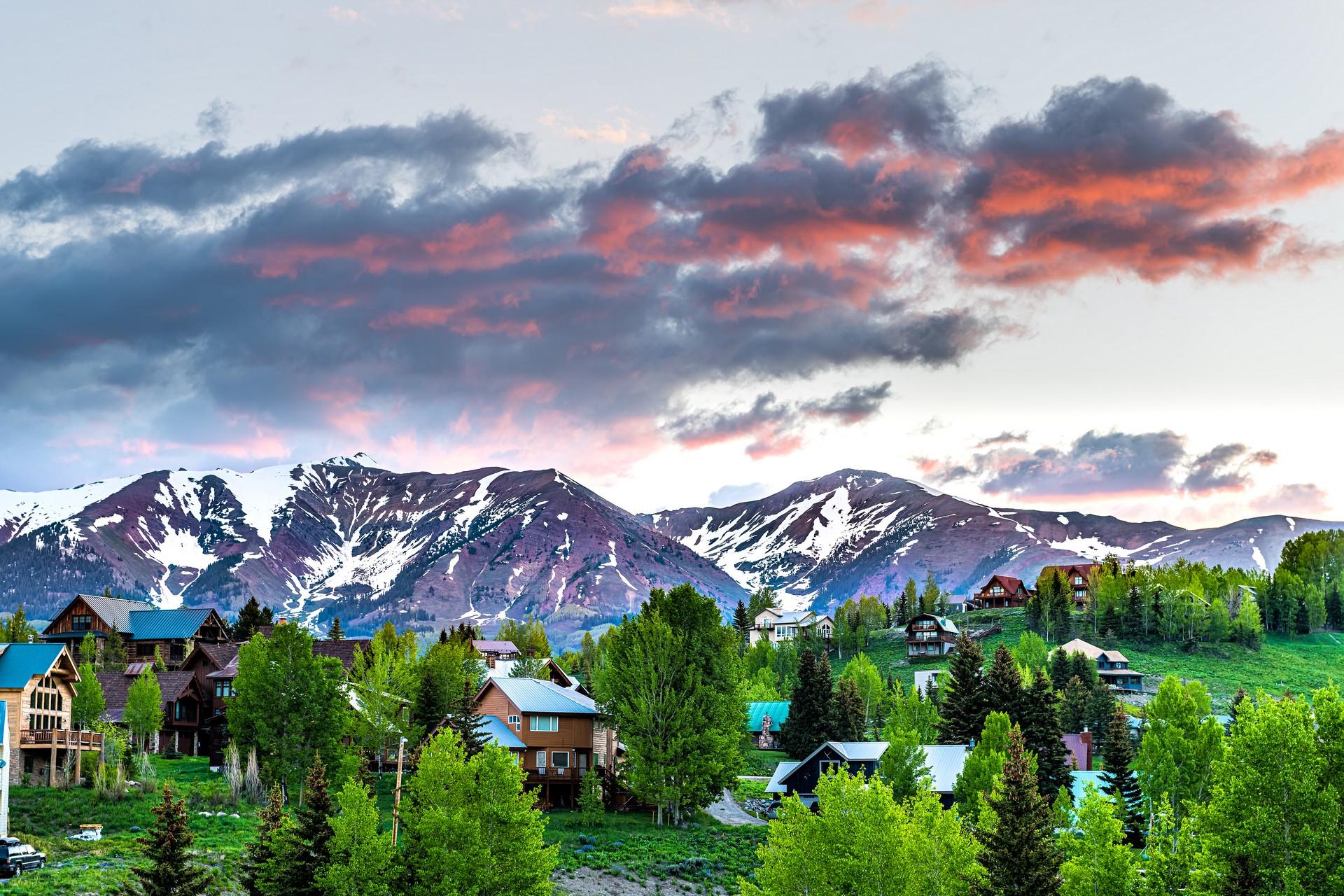 Mountain range in Crested Butte in sunny weather with few clouds