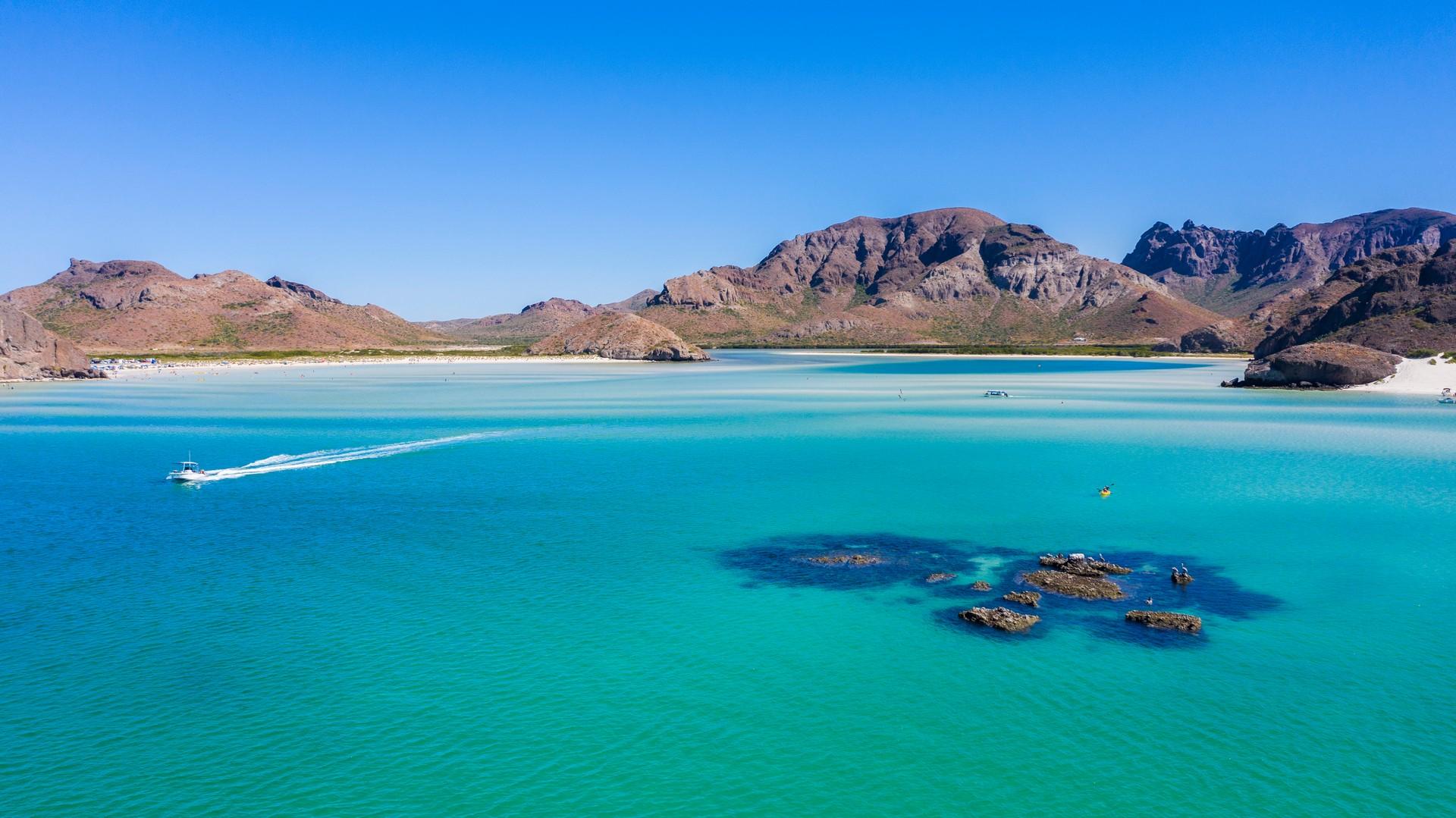 Beach with turquise water near La Paz on a clear sky day