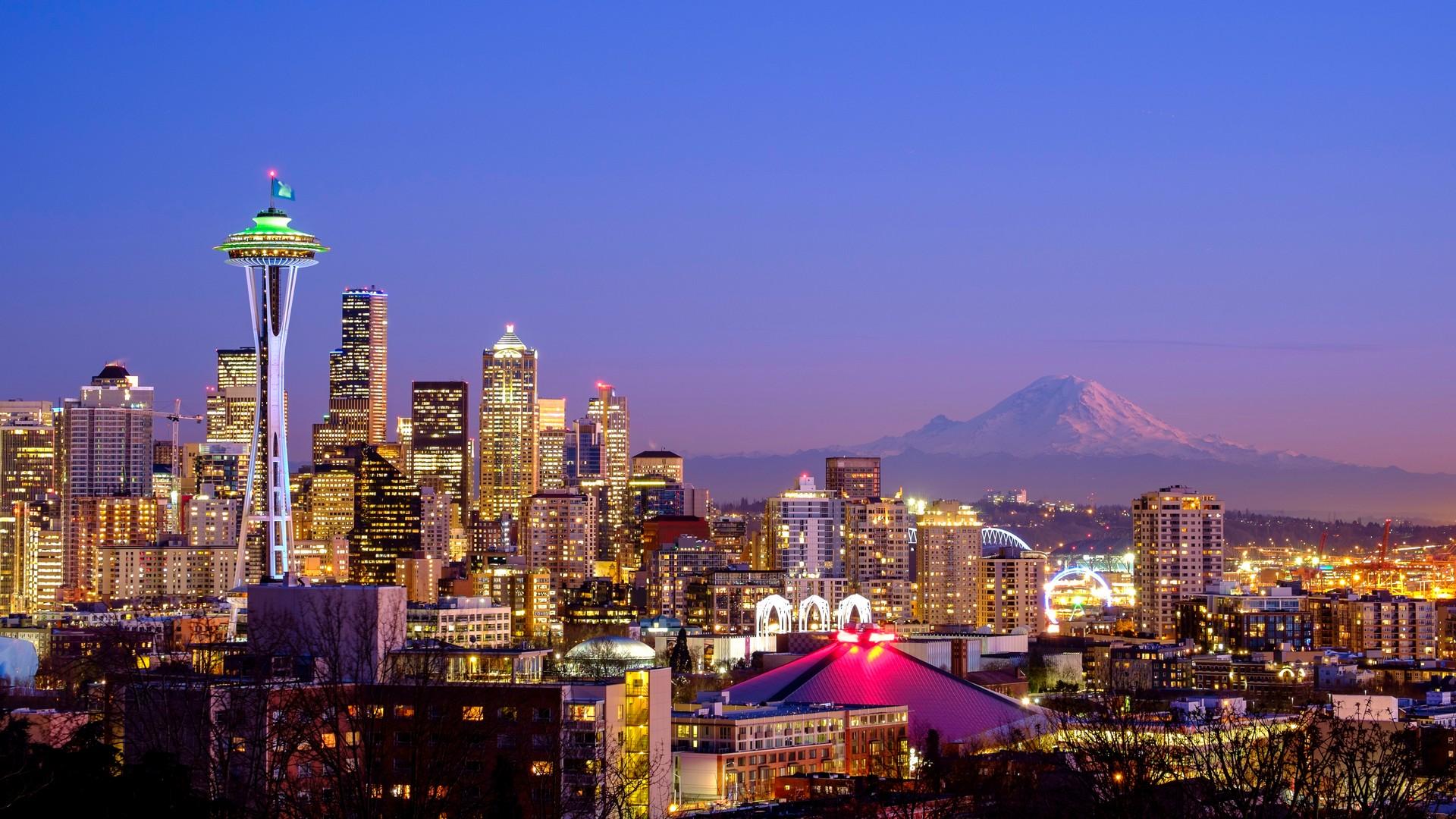 Mountain range in Seattle at sunset time